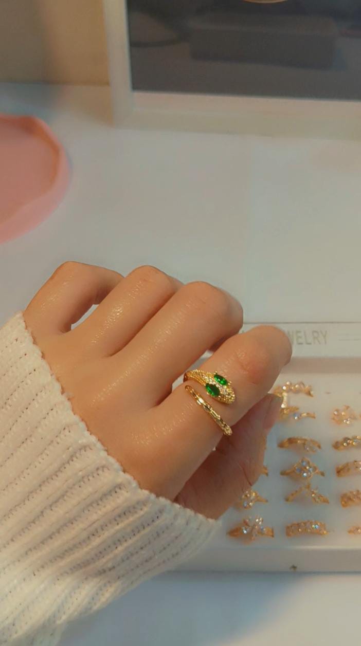 Emerald Snake Ring